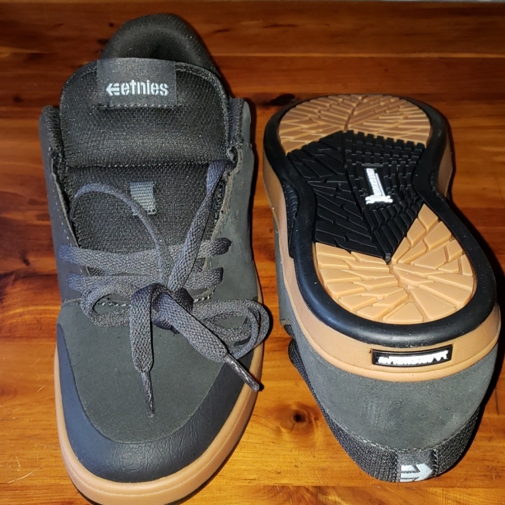 New in Box - Etnies Marana Dark Grey/Blue (9.5)